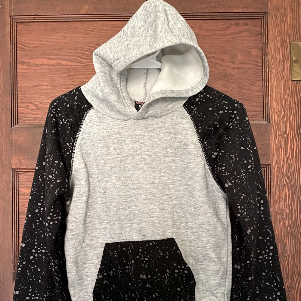 Boys Pull Over Sweater
